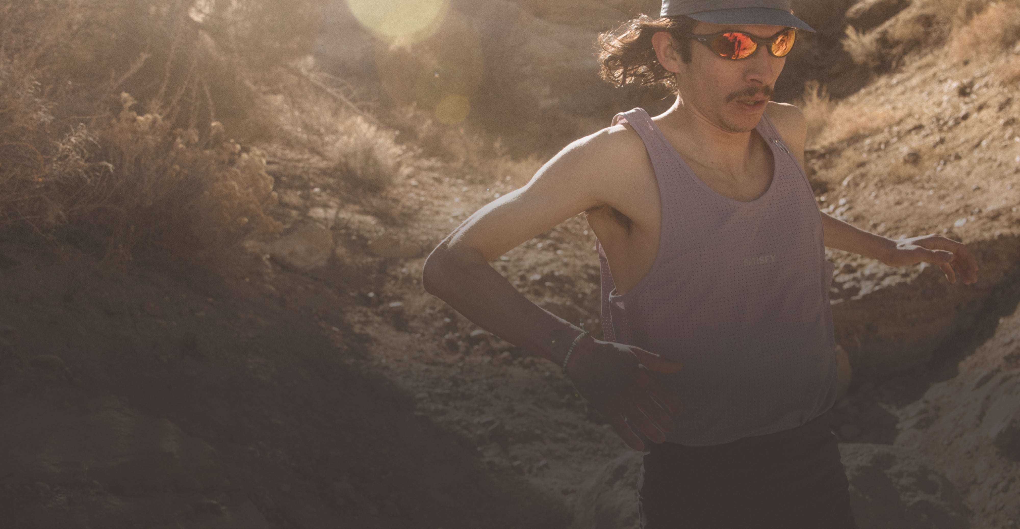 SATISFYランニング タンクトップ サイズM】SATISFY メッシュタンクトップ ブラック - メルカリ