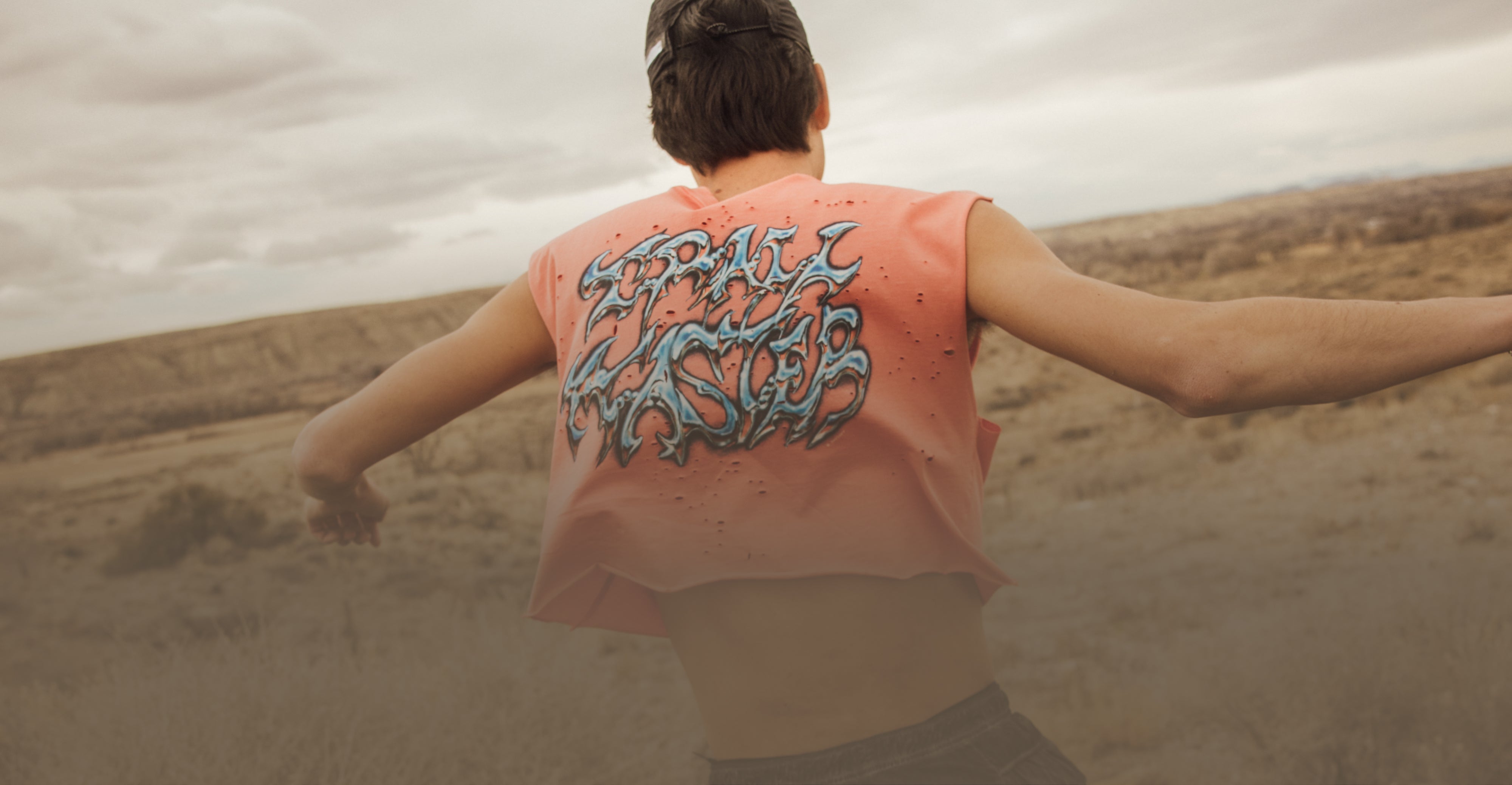【SATISFY】Trail Master スコーピオン ダメージ加工Tシャツ Trail Master – SATISFY