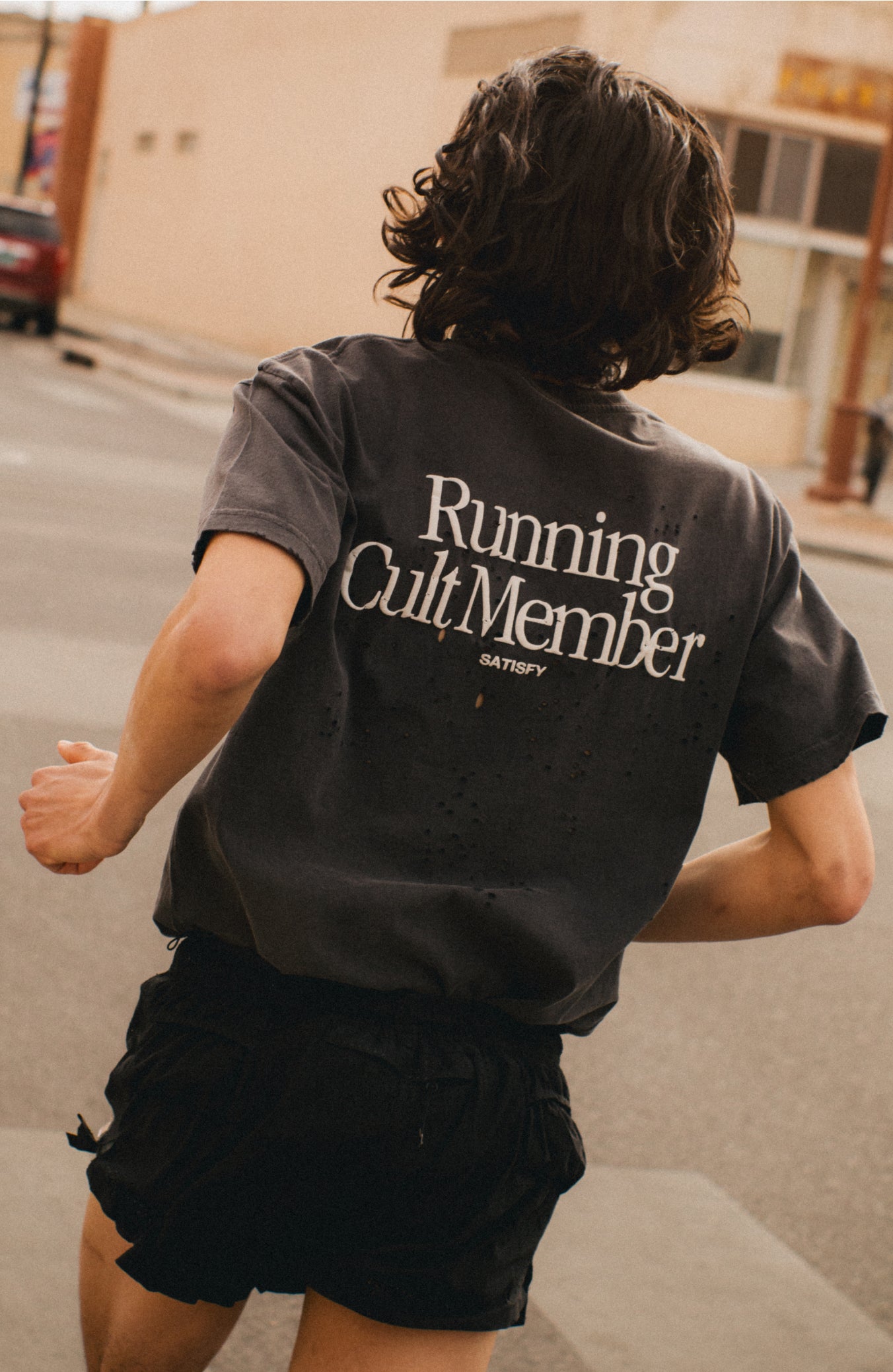 SATISFY Running Cult Member Ｔシャツ Satisfy Men's AuraLite Running Cult Member T-Shirt in Washed