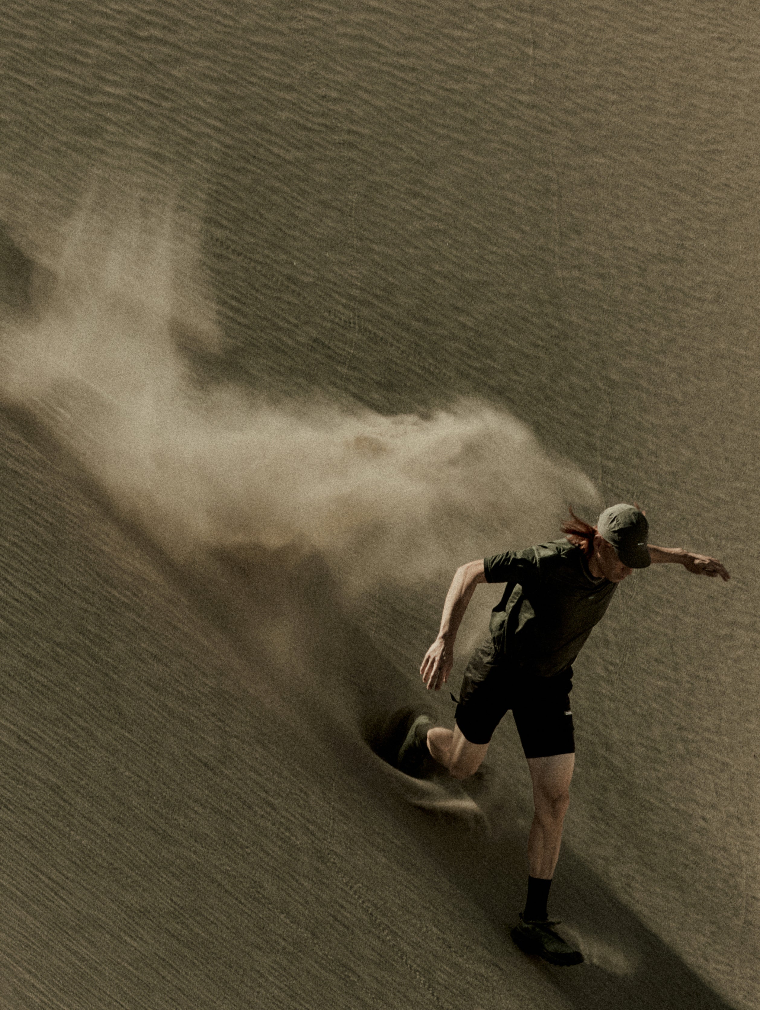 SATISFY パーカー　ランニング SATISFY | Running apparel developed to unlock the High.
