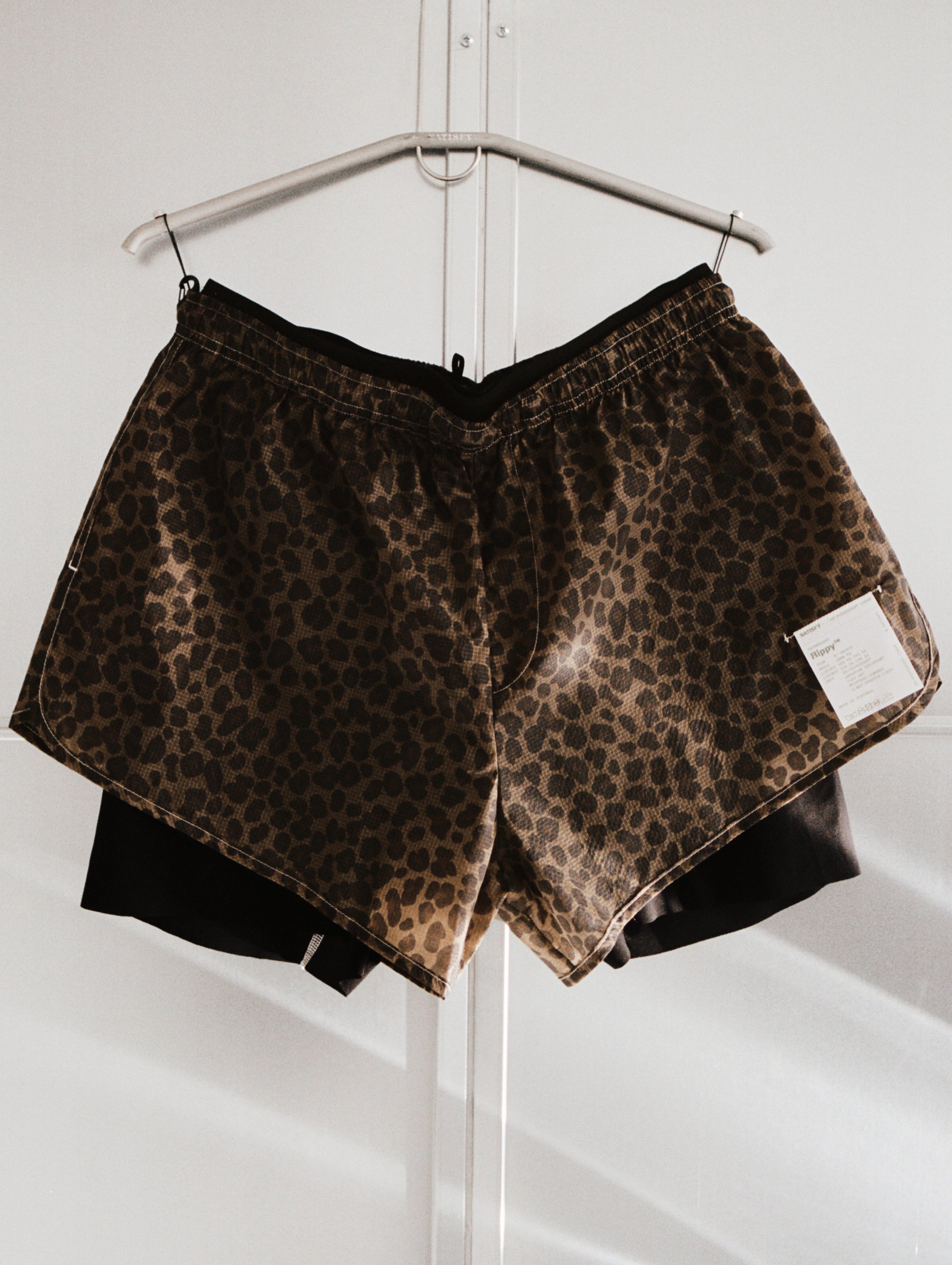 SATISFY パーカー　ランニング SATISFY | Running apparel developed to unlock the High.