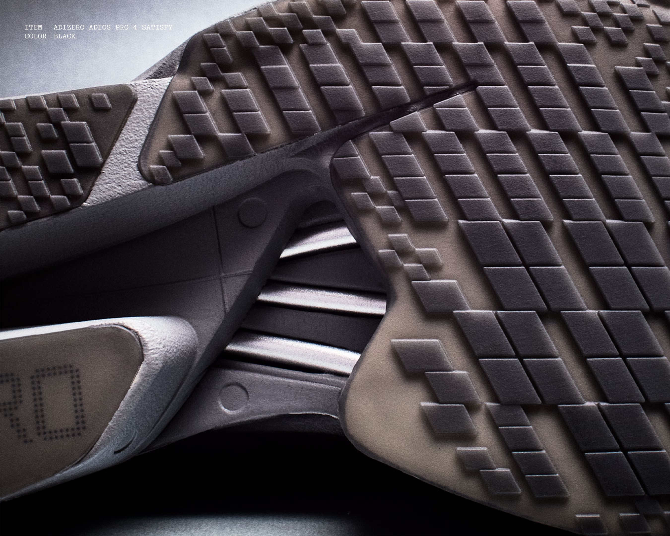 SATISFY_ADIDAS_PACKSHOT_VOLCAN